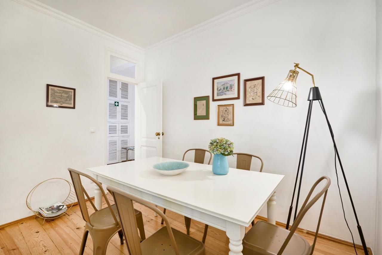 Spacious Bairro Alto Apartment With Courtyard, By Timecooler Lisboa المظهر الخارجي الصورة
